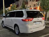 Toyota Sienna 2015 года за 10 000 000 тг. в Атырау – фото 2