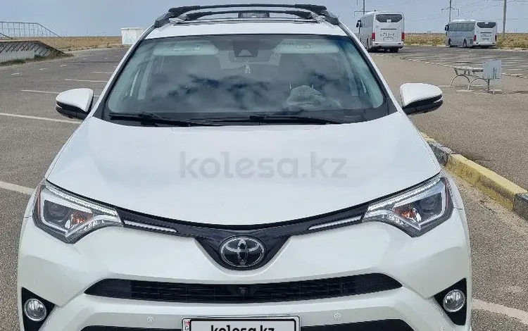 Toyota RAV4 2017 года за 10 800 000 тг. в Актау