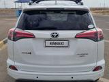 Toyota RAV4 2017 года за 9 500 000 тг. в Актау – фото 3