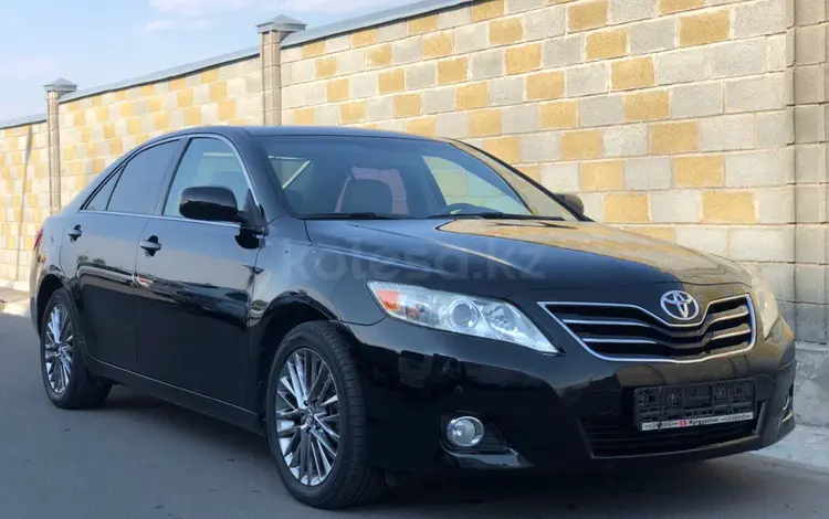 Стекла фар Toyota Camry 45 за 12 500 тг. в Алматы