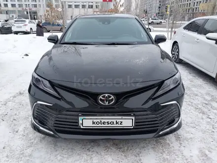 Toyota Camry 2021 года за 16 500 000 тг. в Астана