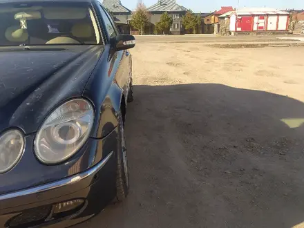 Mercedes-Benz E 320 2005 года за 4 500 000 тг. в Караганда – фото 3