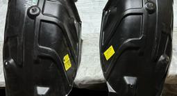 Задний пластиковый подкрылок на Toyota Camry 40, 45 за 12 000 тг. в Астана