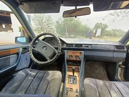 Mercedes-Benz E 260 1988 годаүшін800 000 тг. в Абай (Келесский р-н) – фото 3