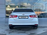 Toyota Camry 2020 года за 13 400 000 тг. в Тараз – фото 4