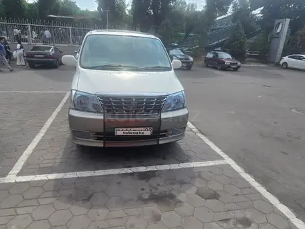 Toyota Grand Hiace 2000 года за 7 000 000 тг. в Алматы – фото 2