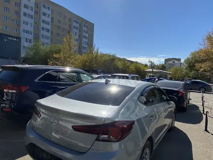 Hyundai Elantra 2019 года за 8 000 000 тг. в Астана – фото 2