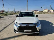 Mitsubishi Outlander, 2015