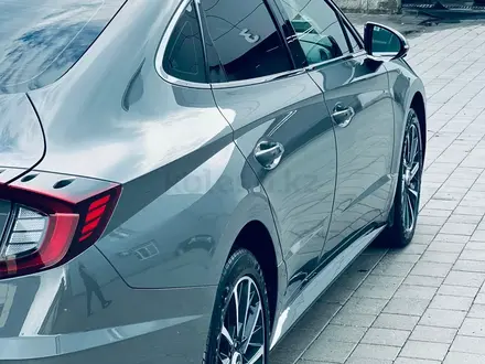 Hyundai Sonata 2022 года за 13 700 000 тг. в Усть-Каменогорск – фото 3