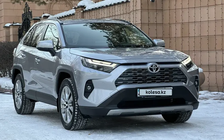 Toyota RAV4 2023 годаfor19 500 000 тг. в Астана