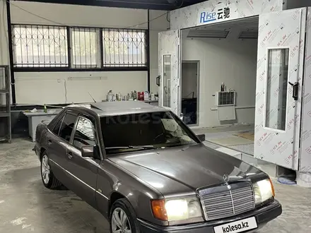 Mercedes-Benz E 200 1993 года за 1 300 000 тг. в Алматы – фото 5