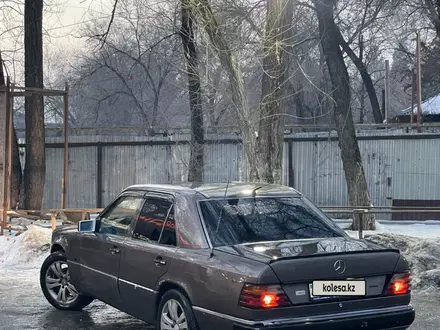 Mercedes-Benz E 200 1993 года за 1 000 000 тг. в Алматы – фото 6