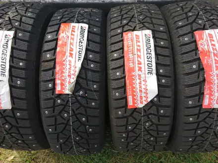 Зимние новые шины Bridgestone/Blizzak Spike-02 за 135 000 тг. в Алматы