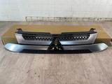 Решетка радиатора на Mitsubishi Outlander за 120 000 тг. в Алматы
