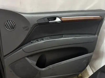 Дверные карты, обшивки Audi Q7 за 50 000 тг. в Алматы – фото 5