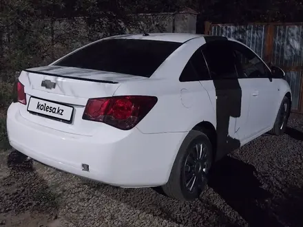 Chevrolet Cruze 2012 года за 3 500 000 тг. в Актобе – фото 3