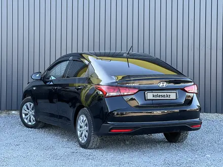 Hyundai Accent 2020 года за 7 790 000 тг. в Актобе – фото 4