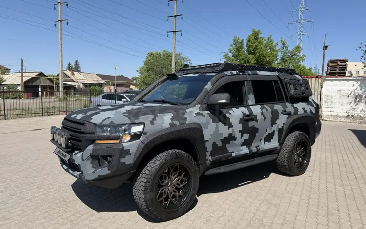 Toyota Land Cruiser 2017 года за 40 000 000 тг. в Караганда