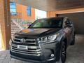 Toyota Highlander 2018 года за 12 300 000 тг. в Атырау