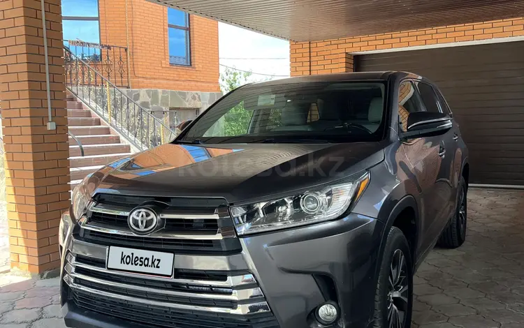 Toyota Highlander 2018 года за 12 300 000 тг. в Атырау