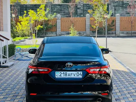 Toyota Camry 2023 года за 18 500 000 тг. в Алматы – фото 17