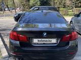 BMW 520 2015 года за 11 900 000 тг. в Алматы – фото 2
