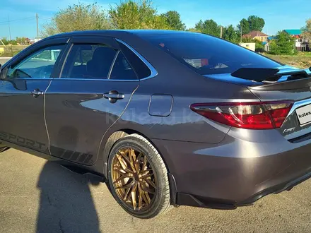 Toyota Camry 2016 года за 7 100 000 тг. в Актобе – фото 3