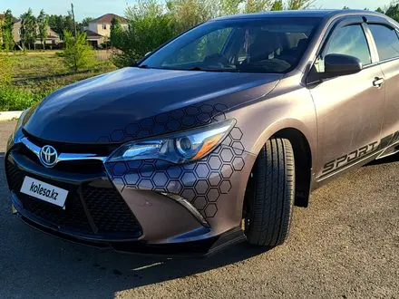Toyota Camry 2016 года за 7 100 000 тг. в Актобе – фото 4