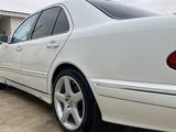 Mercedes-Benz E 320 2000 года за 4 400 000 тг. в Жанаозен – фото 2