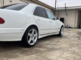 Mercedes-Benz E 320 2000 года за 4 400 000 тг. в Жанаозен