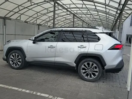 Toyota RAV4 2019 года за 13 000 000 тг. в Астана
