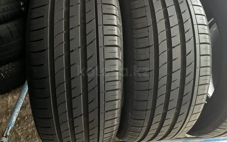 Разноширокий комплект шин 235 45 19 и 255 40 19 за 80 000 тг. в Алматы