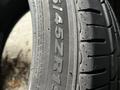 Разноширокий комплект шин 235 45 19 и 255 40 19 за 80 000 тг. в Алматы – фото 9