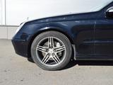 Mercedes-Benz E 320 2003 годаfor7 500 000 тг. в Новомарковка