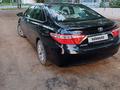 Toyota Camry 2017 года за 10 500 000 тг. в Уральск – фото 2