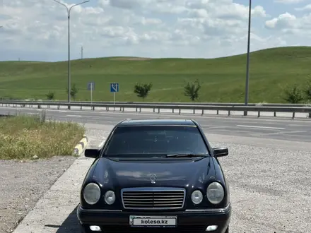 Mercedes-Benz E 320 1998 года за 3 300 000 тг. в Талдыкорган – фото 3