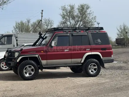 Toyota Land Cruiser Prado 1995 года за 10 000 000 тг. в Алматы – фото 64