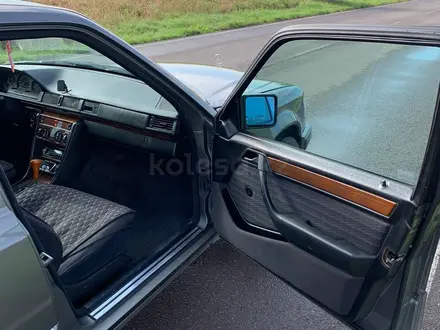 Mercedes-Benz E 200 1990 года за 2 000 000 тг. в Астана – фото 9