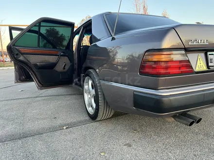 Mercedes-Benz E 220 1994 года за 2 300 000 тг. в Алматы – фото 11