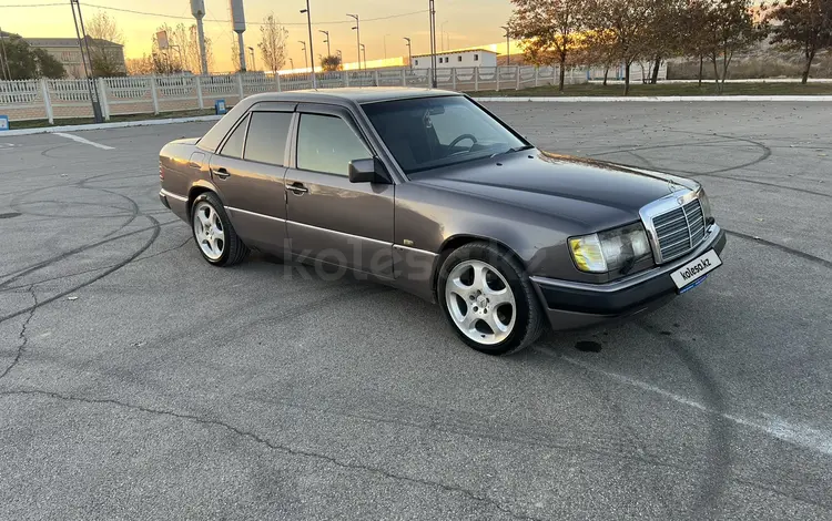 Mercedes-Benz E 220 1994 годаfor2 300 000 тг. в Алматы