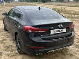 Hyundai Elantra 2017 года за 3 500 000 тг. в Актобе – фото 2