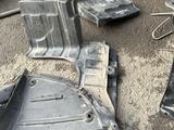 Пыльник подкрылок заднего бампера левый за 25 000 тг. в Алматы – фото 2