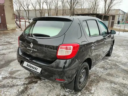 Renault Sandero 2015 года за 4 900 000 тг. в Караганда – фото 2