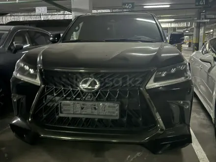 Lexus LX 570 2018 года за 47 000 000 тг. в Астана