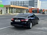 Toyota Camry 2019 года за 14 500 000 тг. в Шымкент – фото 2