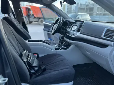 Toyota Highlander 2019 года за 16 000 000 тг. в Астана – фото 18