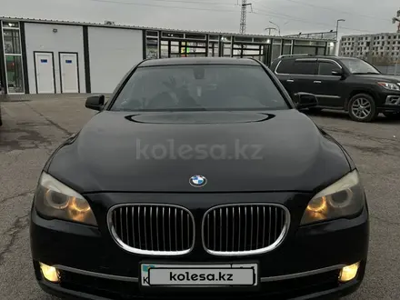 BMW 750 2010 года за 12 000 000 тг. в Алматы – фото 3