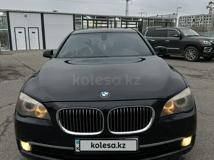 BMW 750 2010 года за 12 000 000 тг. в Алматы – фото 22