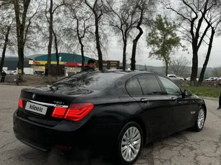 BMW 750 2010 года за 12 000 000 тг. в Алматы – фото 24