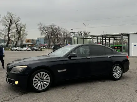 BMW 750 2010 года за 12 000 000 тг. в Алматы – фото 2